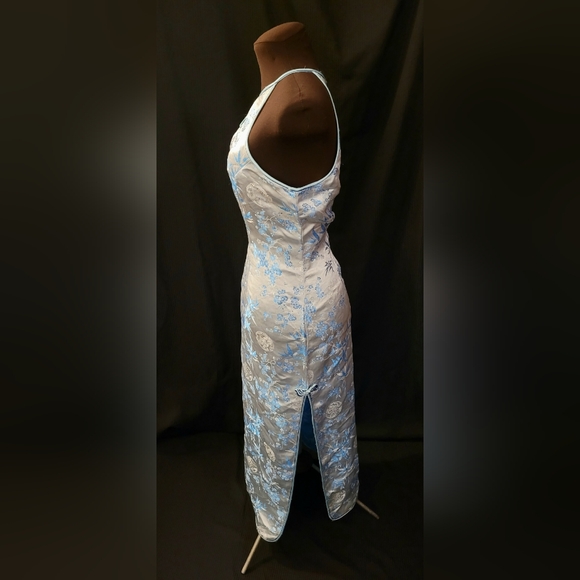 Elegant Oriental Formal Dress - Picture 3 of 4